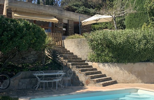 Cap Benat House | Panoramic view of the sea and greenery