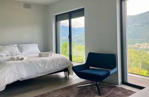 Susa House | Panoramic villa on the lake