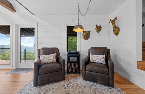 Morganton Cabin | Panoramic Views! Wrap around Deck, Hot Tub & Grill