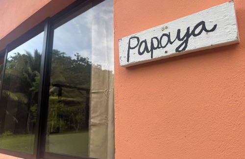 Seven Miles El Progresso Villa | Papaya Jungle House - Queen Bed, A/C, & Tree Top Terrace