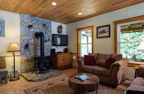 Mount Holly House | Paradise in Mount Holly!