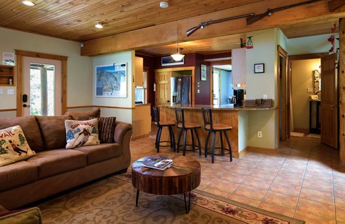 Mount Holly House | Paradise in Mount Holly!