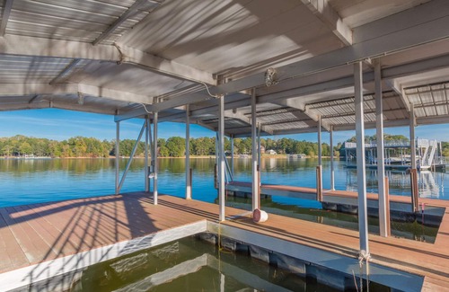Cumming House | Paradise - Lakefront/Boat Dock