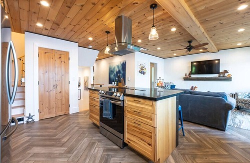 Conway House | Paradise on Pequawket | Lakefront | Hot Tub | New