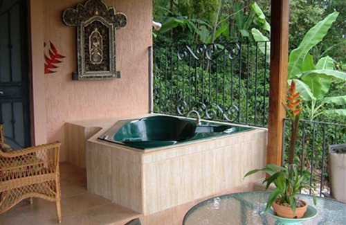 Orosi Villa | Paradise Peak -262 Five Star Reviews - Romantic Garden Villa with Jacuzzi