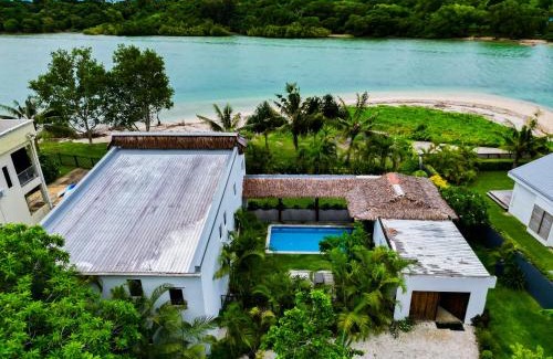 Port Vila House | Paradise Point Escape