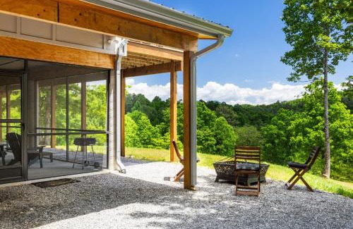 Young Harris House | Paradise View 4br Fall Retreat Firepit Dogs