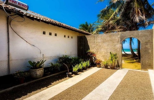 Dammakusala Mawatha Villa | Paradisiac front beach villa