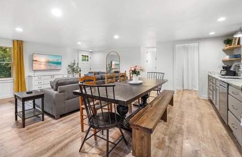 Fayetteville House | Parents Weekend Open+2 King Beds+Sleeps 6+Peaceful