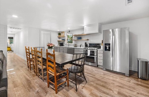 Fayetteville House | Parents Weekend Open+2 King Beds+Sleeps 6+Peaceful
