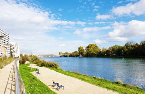 Juvisy-sur-Orge Apartment | Paris (12mn), Station, shops, Nice studio facing the Seine