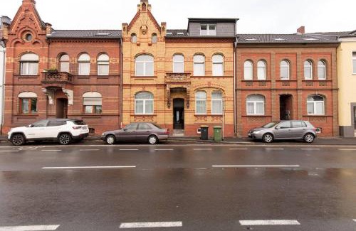 Siegburg Apartment | PARIS · CHILLINGHOUSE # 5, 3 Min. vom ICE, NETFLIX, Garten