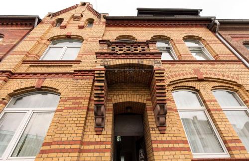 Siegburg Apartment | PARIS · CHILLINGHOUSE # 5, 3 Min. vom ICE, NETFLIX, Garten