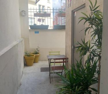 Amerique Apartment | Paris studio cosy climatisé