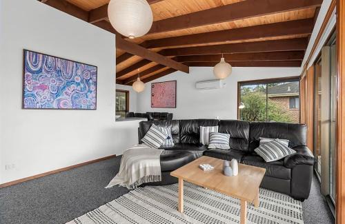 Surf Beach House | Park and Relax managed by Batemans Bay Accom