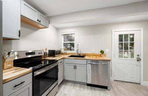 Sylvan Beach House | Park Peaks on the Beach Sleeps 12