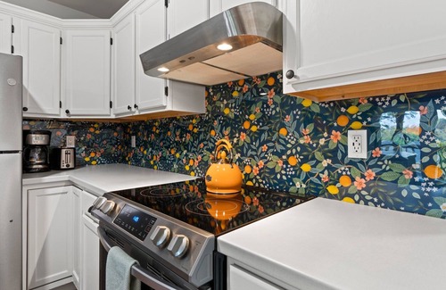 Richmond Apartment | Park Place #1 - Stylish Apartment Located Across From Park