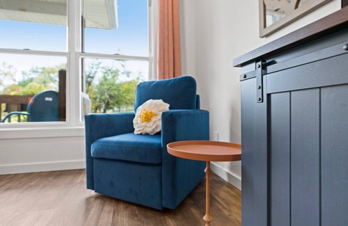 Richmond Apartment | Park Place #1 - Stylish Apartment Located Across From Park