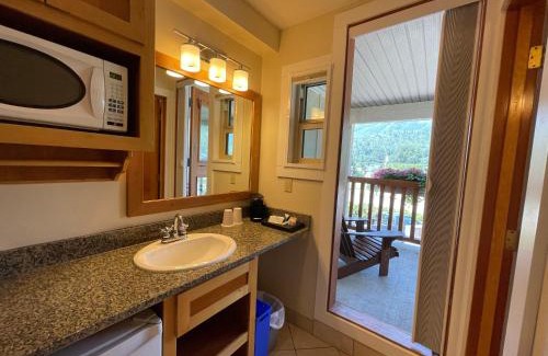 East Kootenay Cabin | Park Place Lodge
