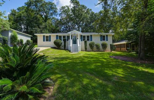 Earlewood House | Park St Haven 4BR with Patio