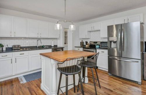 Earlewood House | Park St Haven 4BR with Patio