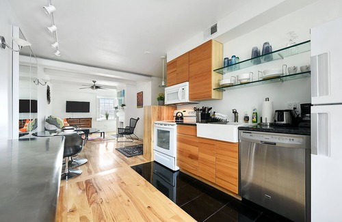 Bloomfield Apartment | ♥Parking~5★Location♛Queen Bed♥West Penn♥10min DT★Elevator- Cental Location