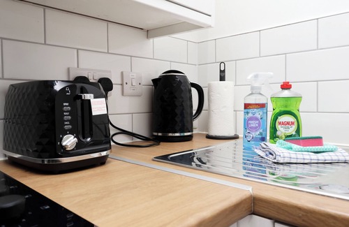 Margam Apartment | Parking, En-Suite King Room, Kitchen