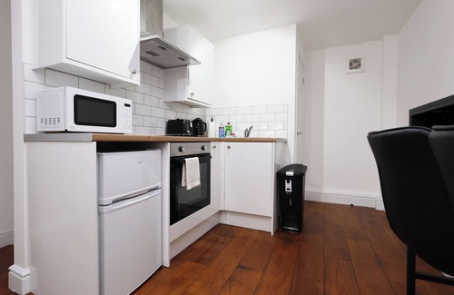 Margam Apartment | Parking, En-Suite King Room, Kitchen