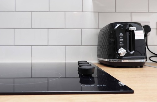 Margam Apartment | Parking, En-Suite King Room, Kitchen