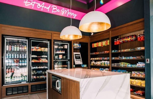 DeBaliviere Place Apartment | Parking Gym Pool W&D Near BJ Hospital