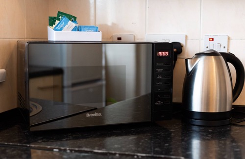 Margam House | Parking, Tv in Every Bedroom!