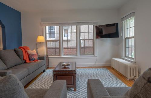 Manito House | Parkside Escape South Hill w Private ADU