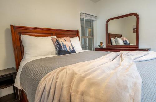 Manito House | Parkside Escape South Hill w Private ADU