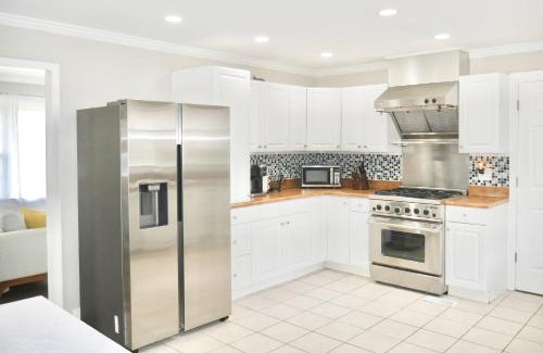 Pineville House | Parkside Retreat