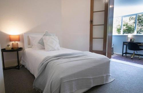 Lake Wendouree House | Parkside Spacious Central Family Retreat