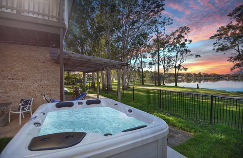 Buff Point Apartment | Parkway Lakehouse - East Coast Getaways