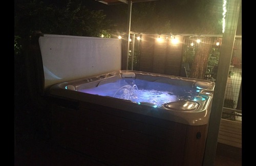 Montgomery Park House | Parqhouse open-2025-Sleeps 18-6 BD/6BA-Hottub, Lush Patios, Park w/tennis & pool