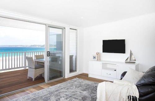 Mollymook Beach Apartment | Pas Beach House Apartment 1
