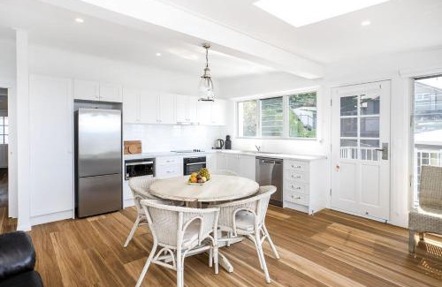 Mollymook Beach Apartment | Pas Beach House Apartment 1