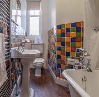 North West Apartment | Pass the Keys Beautiful, traditional 2 bed flat w free parking