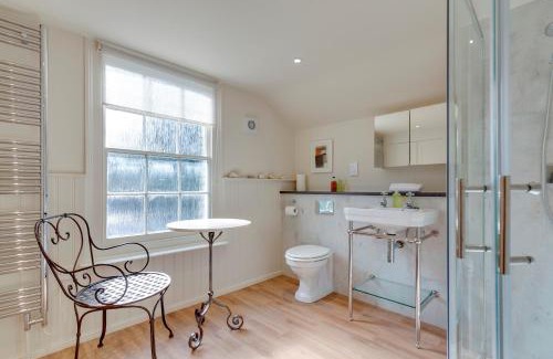 Cambridge House | Pass the Keys Charming Cottage in City Centre with Free parking