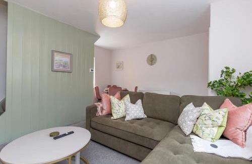 Staindrop House | Pass the Keys Foxglove Cottage – Cosy Countryside Retreat