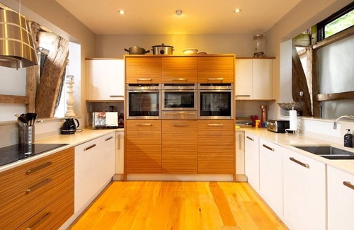 Hemel Hempstead House | Pass the Keys | The Chilterns Cruck Barn