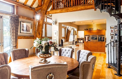 Hemel Hempstead House | Pass the Keys | The Chilterns Cruck Barn