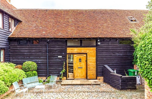 Hemel Hempstead House | Pass the Keys | The Chilterns Cruck Barn