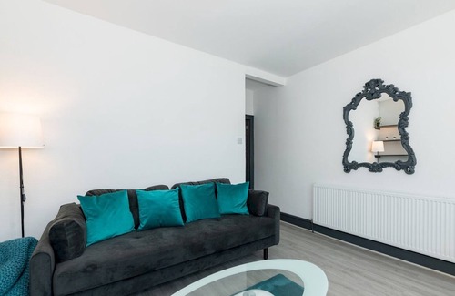 Reading House | Pass the Keys | Renovated Victorian Terrace near Reading Station