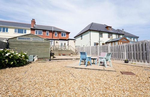 Borth House | Pass the Keys Spacious 4 bed house overlooking Borth Beach