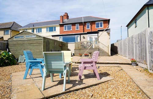 Borth House | Pass the Keys Spacious 4 bed house overlooking Borth Beach