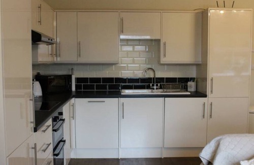 Ferryside House | Pass the Keys | Stunning pet friendly home near the beach | Sleeps 6