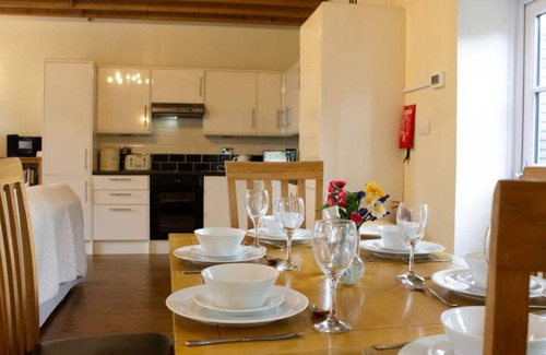 Ferryside House | Pass the Keys | Stunning pet friendly home near the beach | Sleeps 6